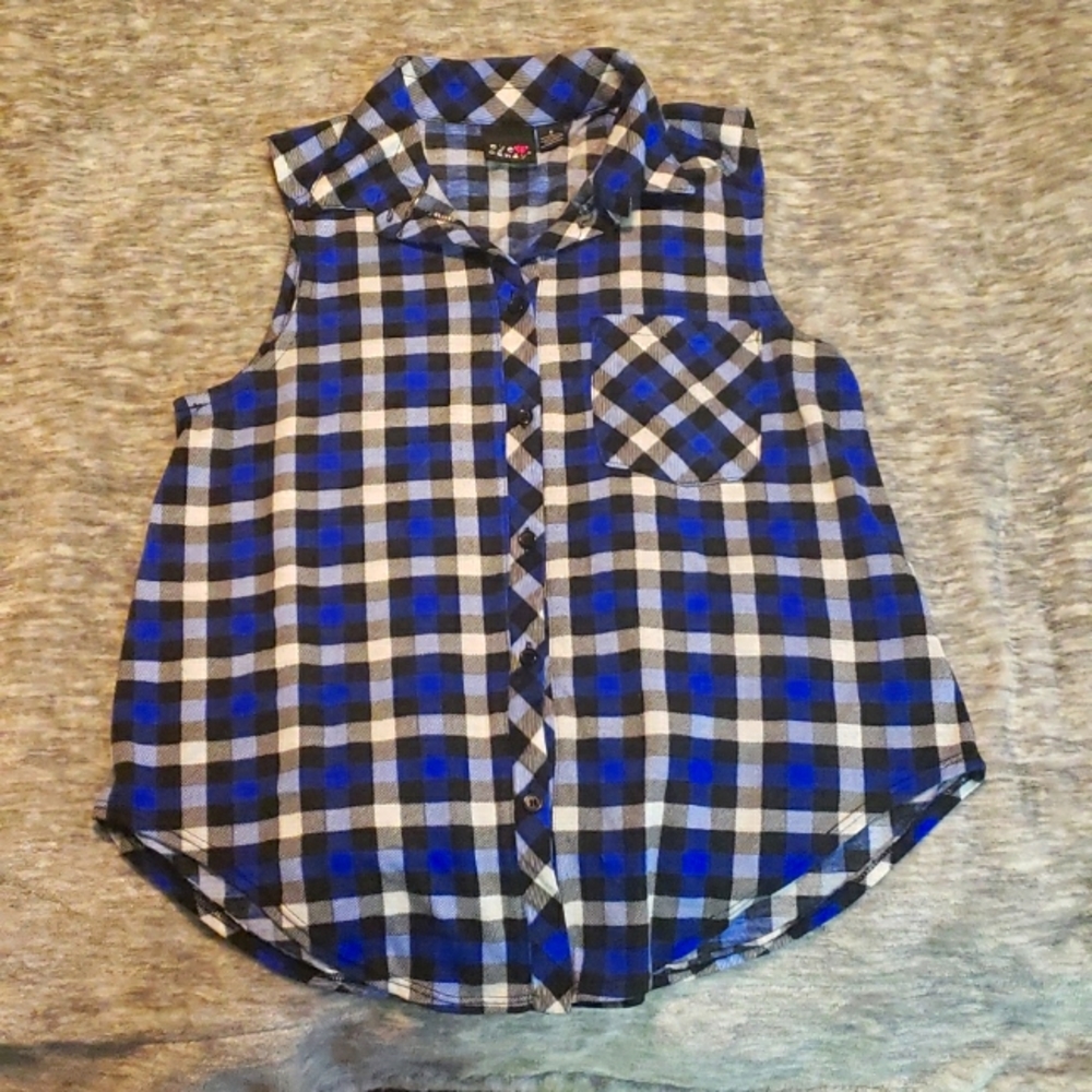 Eye Candy, sleeveless, button up, plaid, blouse, dark blue, white, and black.